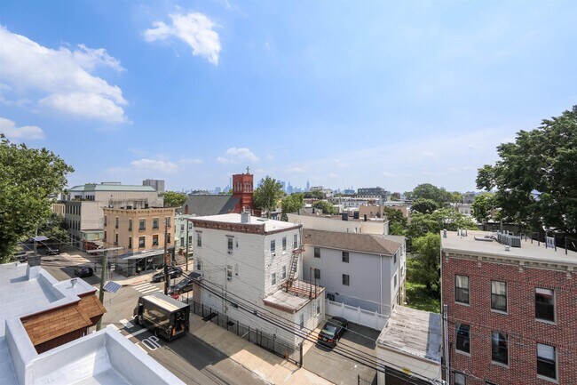 Building Photo - 157 Sherman Ave