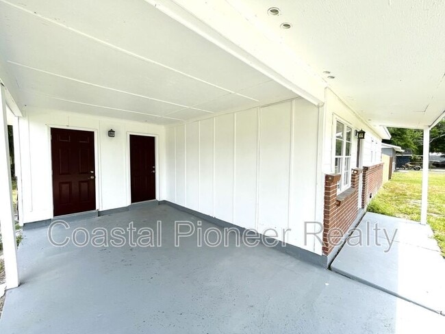 Building Photo - 8310 Croton Ave