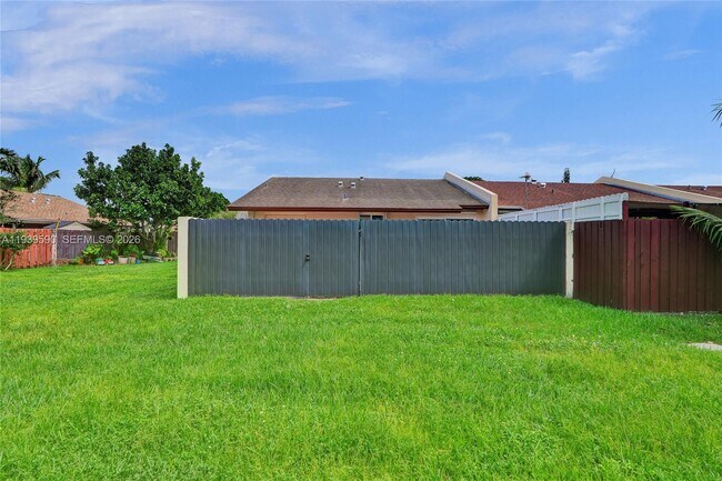 Building Photo - 5314 SW 140th Pl