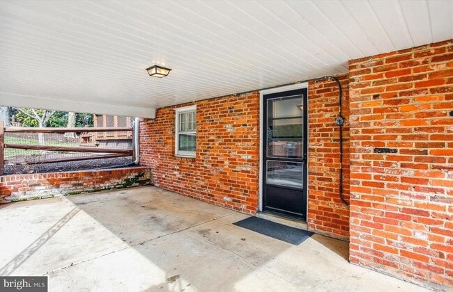 Building Photo - 7202 Heights Ct