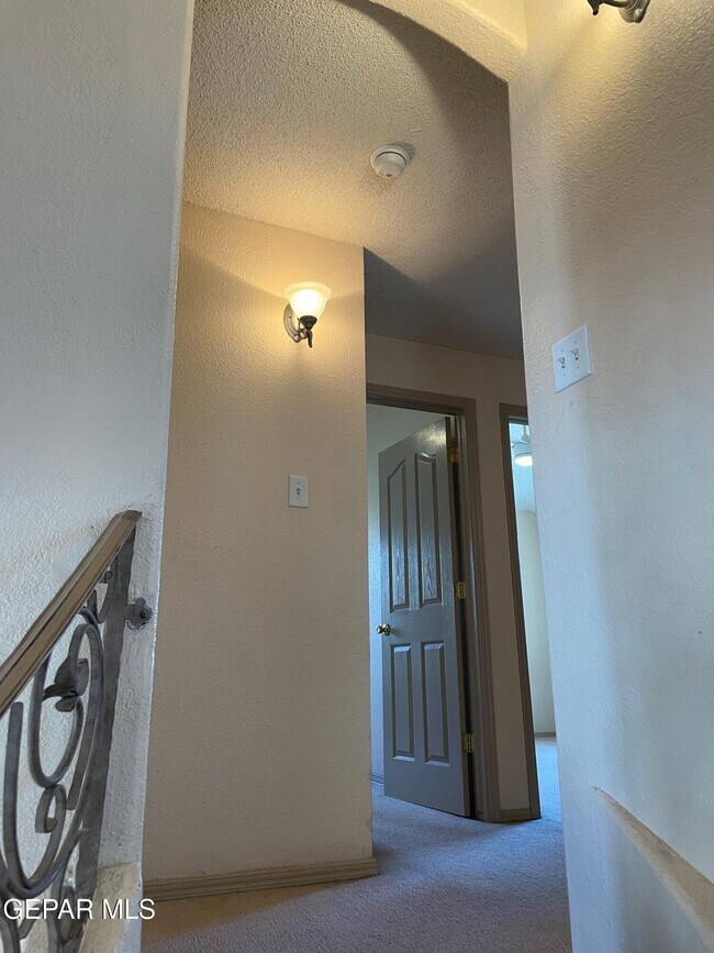 Building Photo - 12828 Tierra Ayala Dr