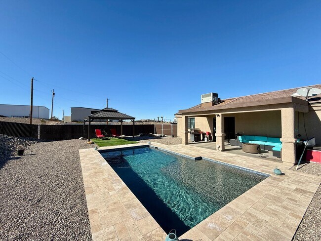 Building Photo - This home has EVERYTHING and is ready for you!