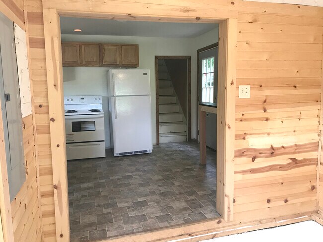 Building Photo - 1374 E Canal St