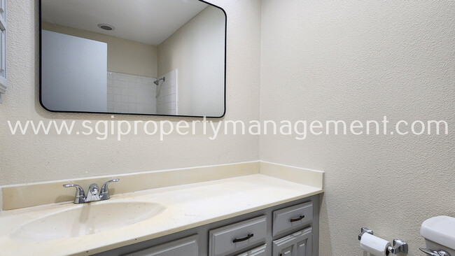 Building Photo - Great 4 bedroom Richardson home