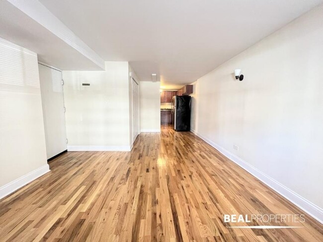 Building Photo - 0 bedroom in CHICAGO IL 60610