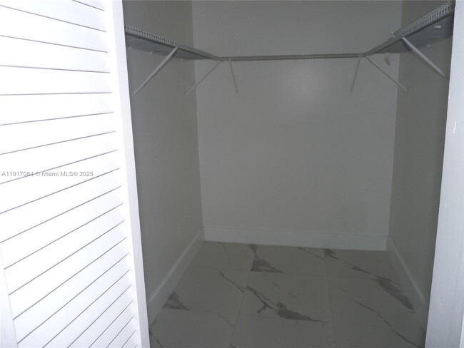 Building Photo - 14501 N Kendall Dr