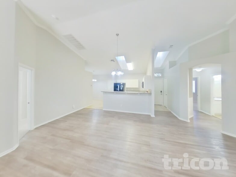 Building Photo - 6232 Diazo St