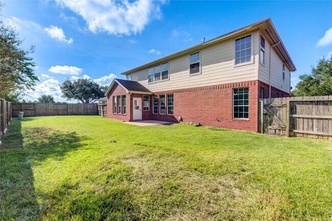 Building Photo - 5527 Gatesprings Ln