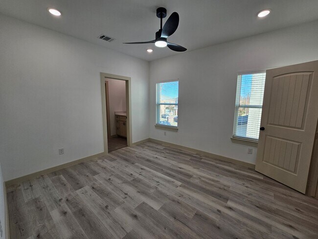 Building Photo - BRAND NEW BUILD!!