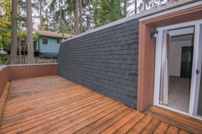 Building Photo - 3 bedroom 2 bathroom duplex in South Eugene!
