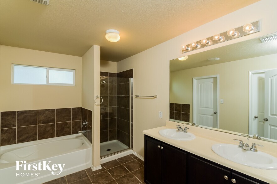Building Photo - 7106 Phoebe View