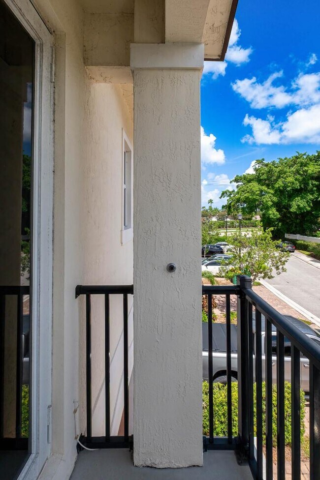 Building Photo - 7651 NW 88 Terrace