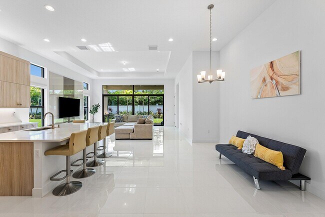 Building Photo - 8330 Essex Country Clb Dr