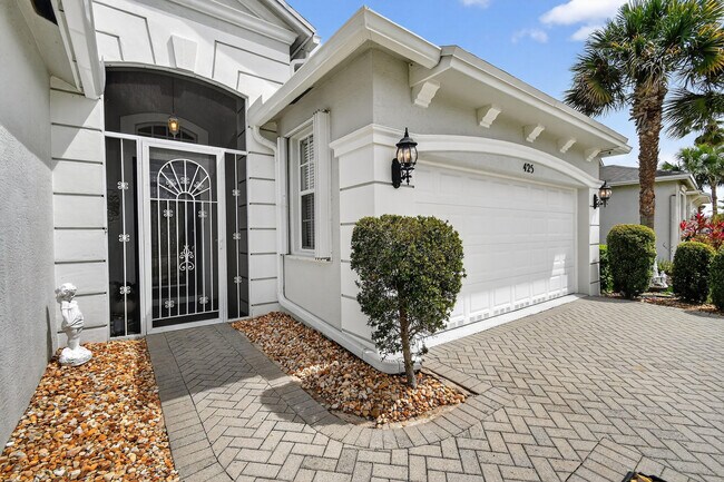 Building Photo - 425 SW Talquin Ln