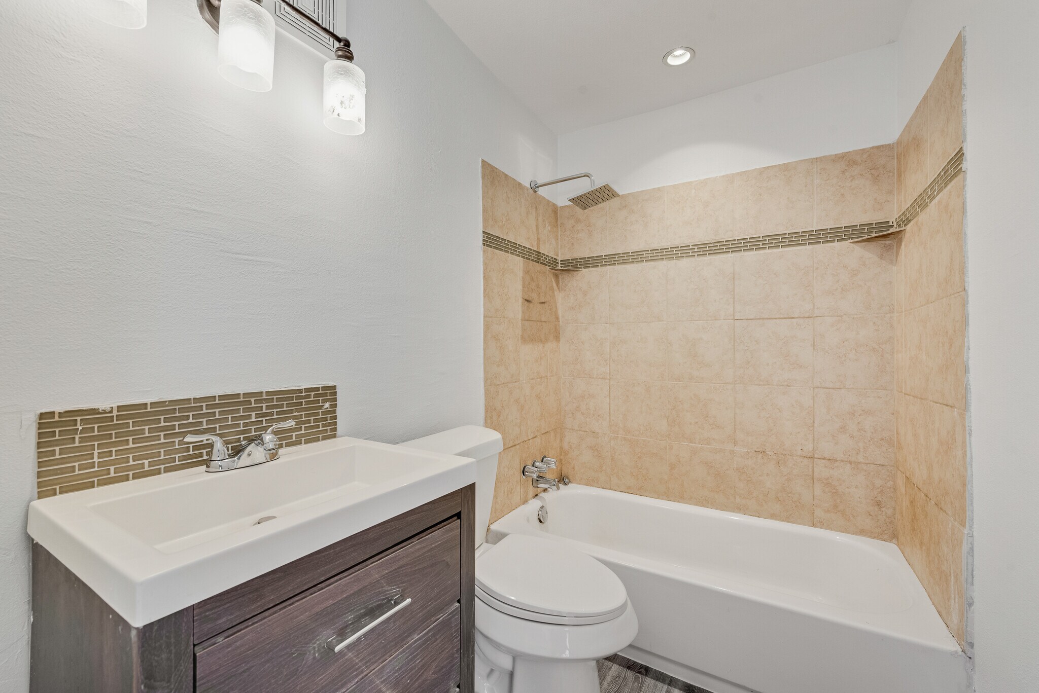 Building Photo - 303 W Broad St