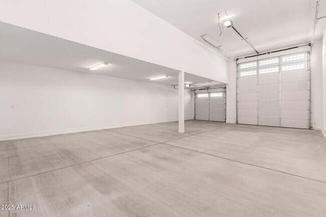 Building Photo - 16547 Avenida del Sol W