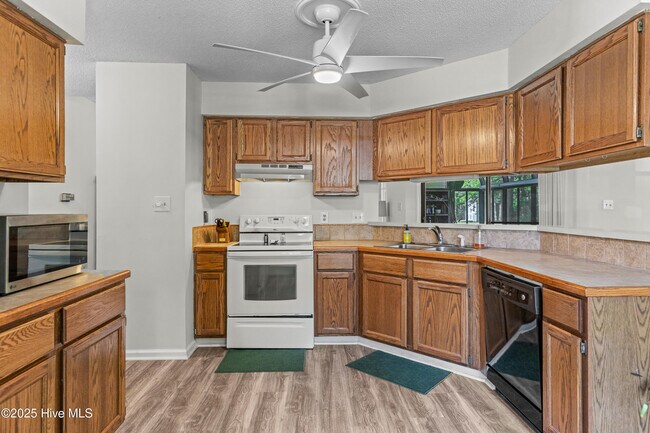 Building Photo - 439 Candlewood Dr