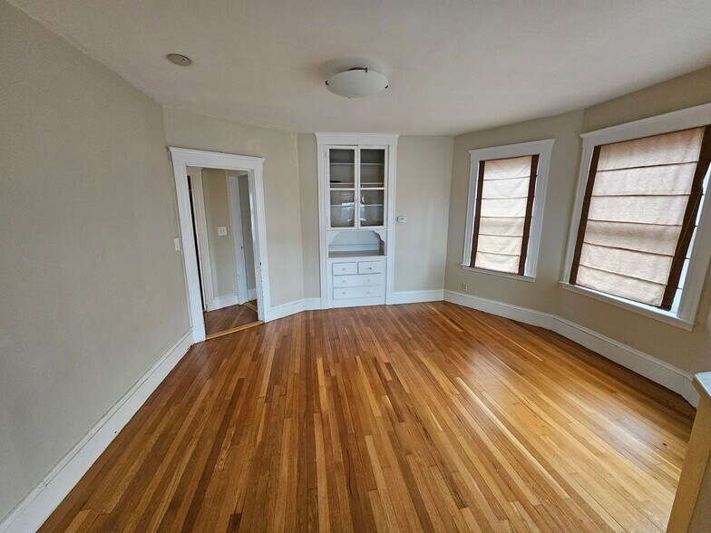 Building Photo - 82 Walnut St