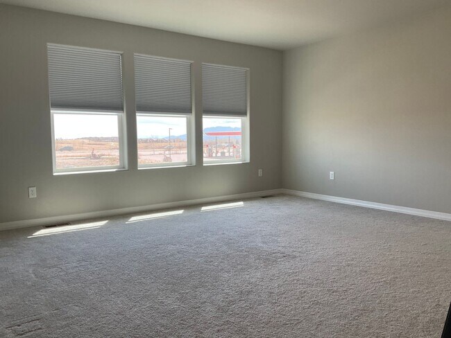 Building Photo - Beautiful Townhome in Townes At Woodmen Heights