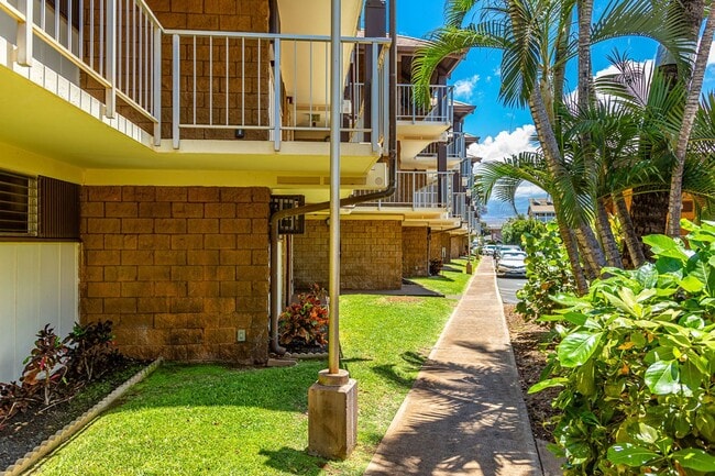 Building Photo - Oceanfront 1 Bed/1 Bath Fully Furnished Condo at Waipuilani!