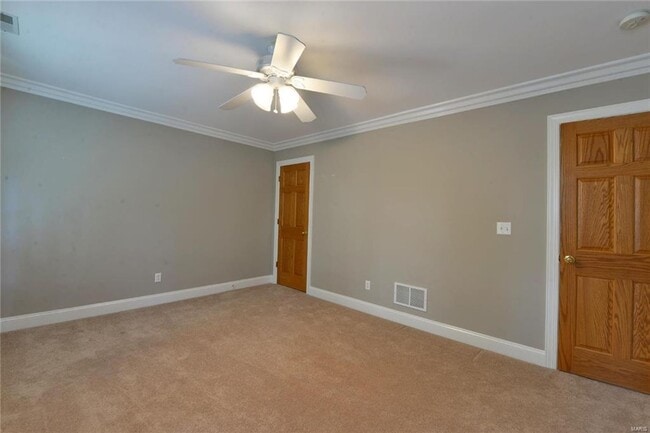 Building Photo - 8940 Ladue Rd