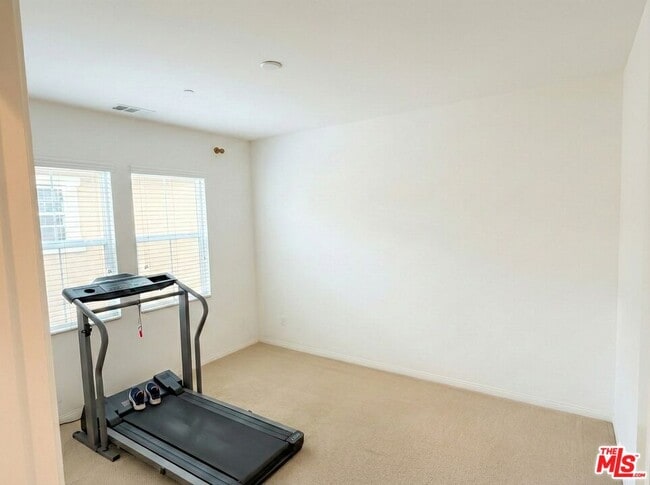 Building Photo - 68 Revell Cir