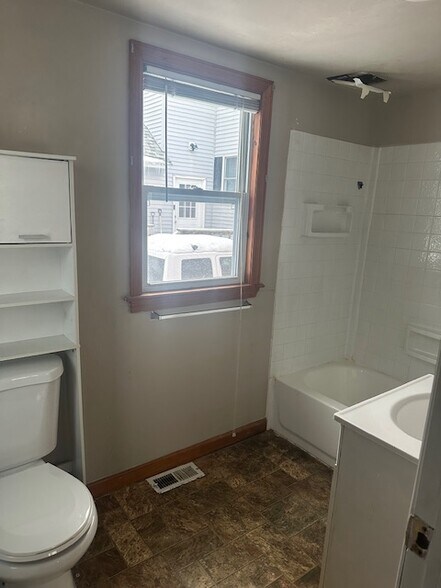 Building Photo - 173 Sanford Ave