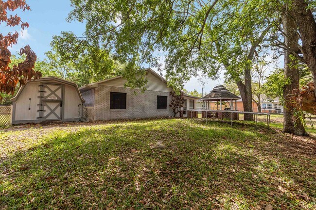 Building Photo - 9410 7th Ave