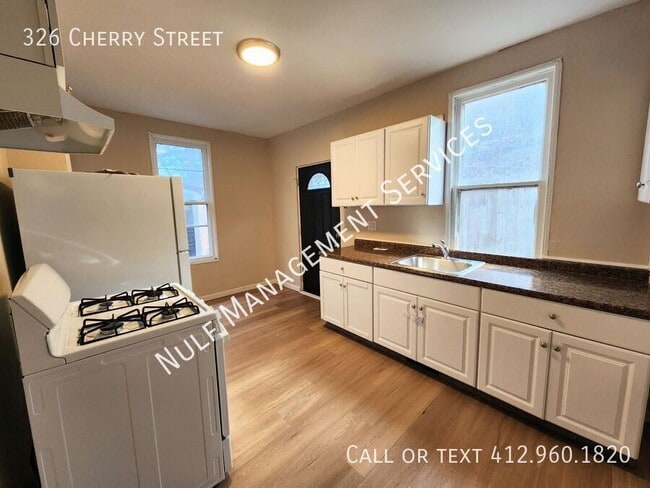 Building Photo - 326 Cherry St