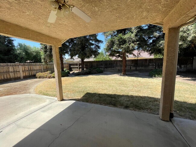 Building Photo - Southeast Visalia home coming soon!