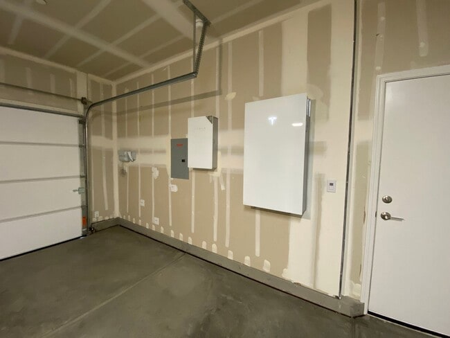 Building Photo - Spacious 4-Bedroom New Build in Prime Nort...