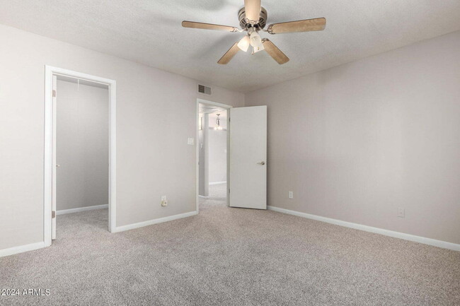 Building Photo - Beautiful Scottsdale 1 Bedroom Apartment!