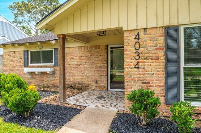 Building Photo - 4034 Shady Springs Dr