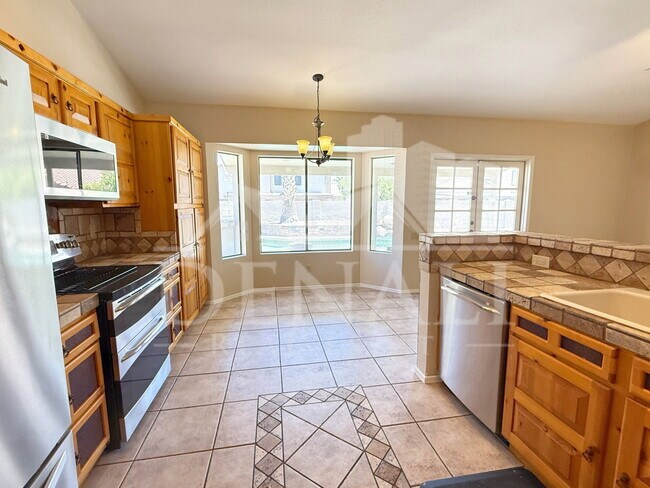 Building Photo - 1211 E Drake Dr
