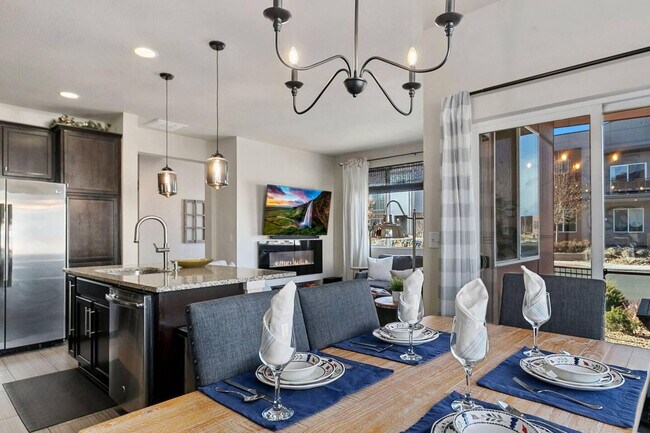 Building Photo - 6801 Warren Dr