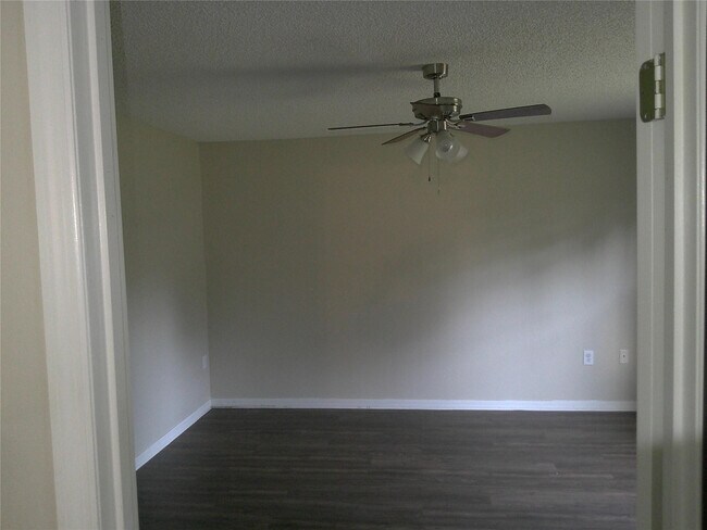 Building Photo - 865 Helm Ave