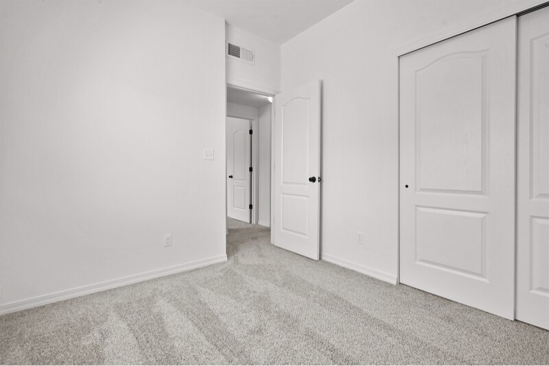 Building Photo - 612 Cedarwood Ave