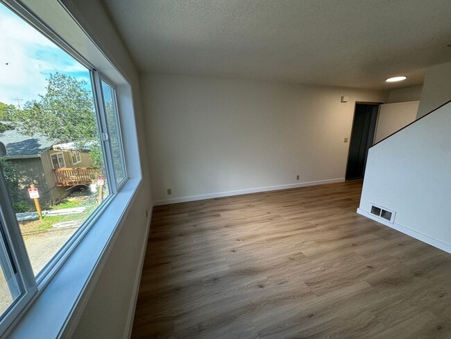 Building Photo - 1041/A/