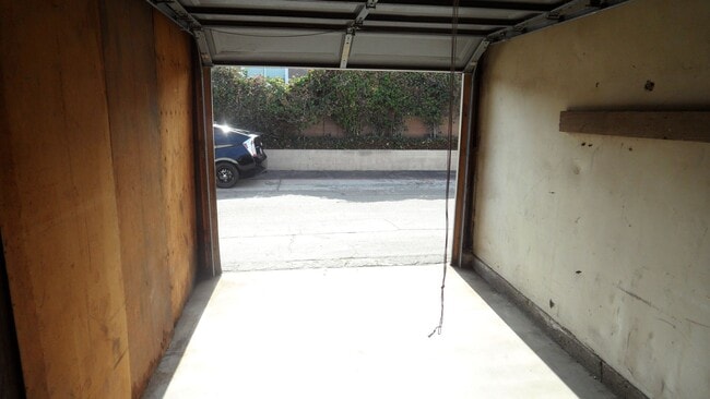 Building Photo - Nicely Updated 1 Bedroom 1 Bathroom, Coco ...