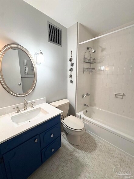 Building Photo - 825 Bayshore Dr