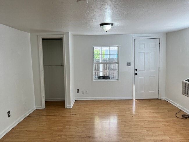 Building Photo - Beautiful Cottage Studio