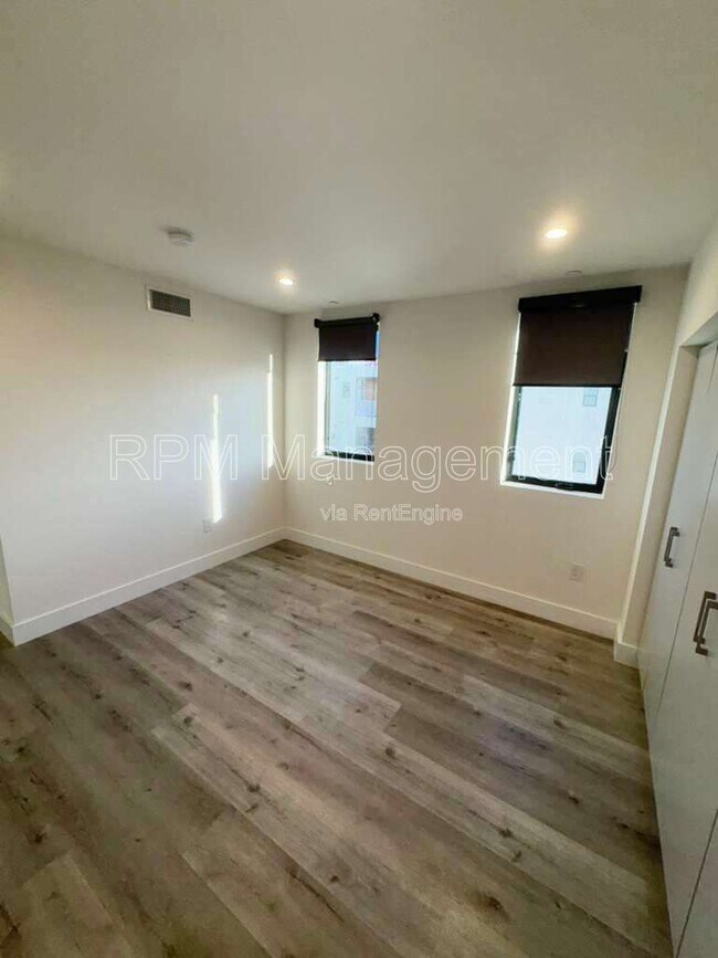 Building Photo - 5923 Laurel Canyon Blvd