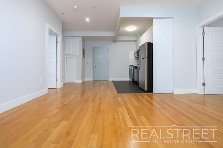 Building Photo - LUXURY 2 Bed in Queens!