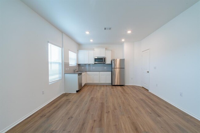 Building Photo - 10500 Steinbeck Dr