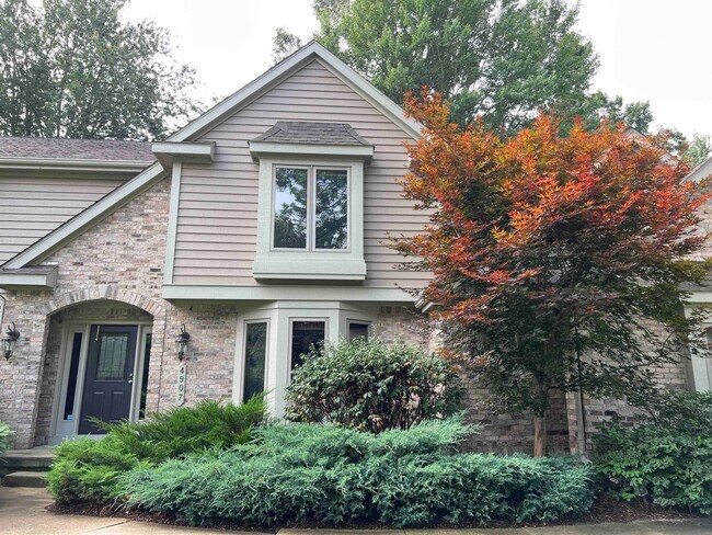 Building Photo - 4907 Pinewood Ct