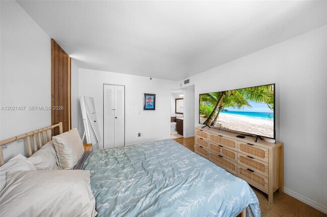 Building Photo - 5880 Collins Ave