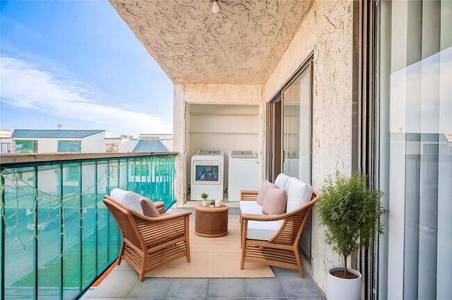 Building Photo - 2818 S Bartell Dr