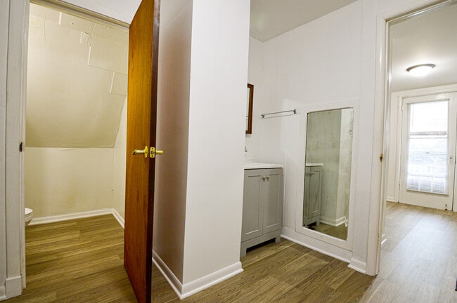 Building Photo - 3432 N Avers Ave
