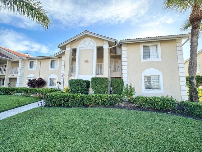 Primary Photo - ** EMERALD LAKES ** 2 BED / 2 BATH CONDO -...