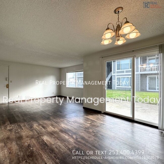 Building Photo - Delightful 2 bed and 1 bath unit in Tacoma...